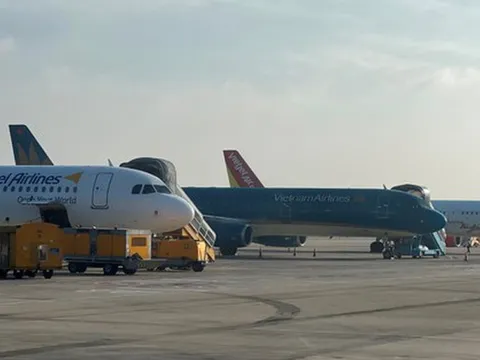 Hệ quả của chuyến bay delay: Khách tránh né hãng bay, nền kinh tế thất thoát tỷ USD