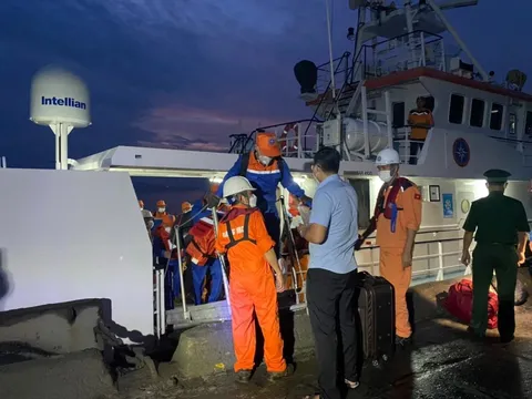 SIÊU BÃO NORU: 1 ngư dân rơi xuống biển mất tích, nhiều tàu cá gặp nạn