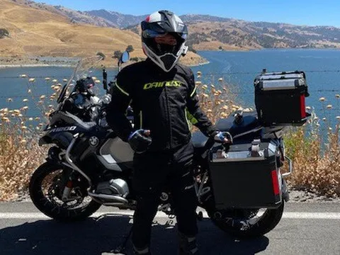 Du khách Việt một mình chạy mô tô hơn 20.000km vòng quanh nước Mỹ