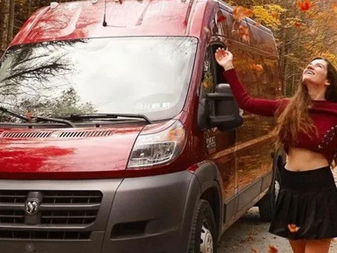 Cô gái trẻ tự độ nhà di động đầy nữ tính: Tiêu hơn 1 tỉ đồng trong 2 năm