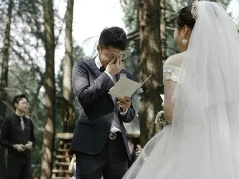 Đám cưới trong rừng đẹp như phim cổ tích của cặp đôi thanh mai trúc mã