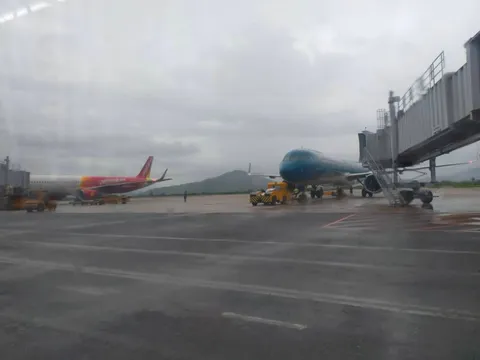 Siêu bão Noru: Đóng cửa thêm 5 sân bay khu vực miền Trung