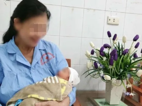 Chia sẻ hạnh phúc của người phụ nữ 63 tuổi mới được làm mẹ