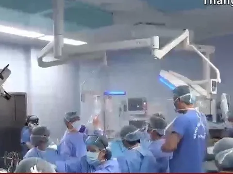 Ca ghép phổi thành công toàn diện đầu tiên