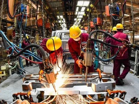 Việt Nam nổi lên như một điểm sáng kinh tế hiếm hoi