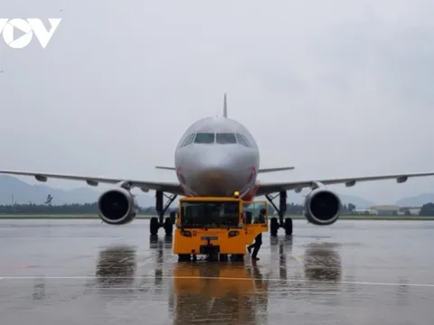 Một máy bay Pacific Airlines mắc kẹt giữa sân bay Đà Nẵng khi bão sắp đổ bộ