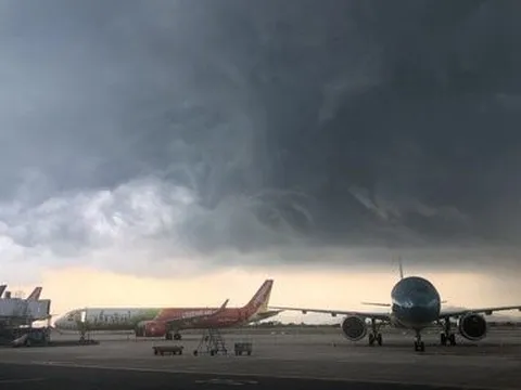 Hủy hàng trăm chuyến bay do ảnh hưởng của bão Noru