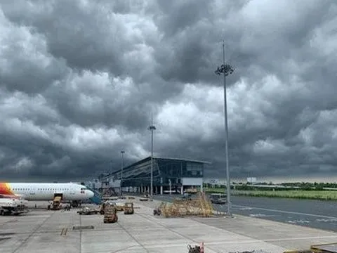 Thêm 5 sân bay đóng cửa, nhiều chuyến bay tiếp tục bị hủy vì bão Noru