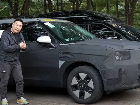 Hyundai Santa Fe thế hệ mới lần đầu lộ diện công khai: Vuông vắn hơn, thay mới nhiều chi tiết