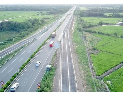 Đẩy nhanh tiến độ thi công, khởi công loạt dự án giao thông đường bộ, hàng không