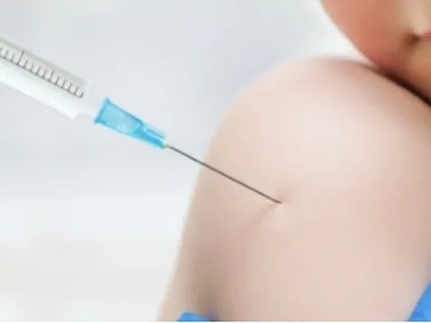 Phụ huynh còn nhiều băn khoăn khi tiêm vaccine Covid-19 cho trẻ dưới 5 tuổi