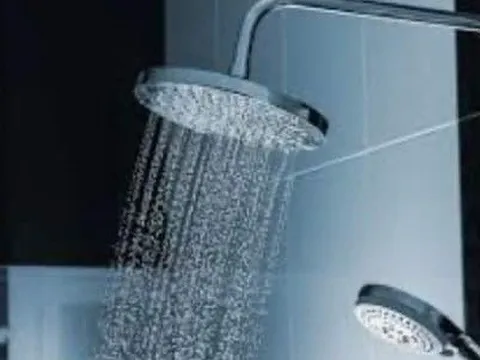 Vì sao không nên tắm vòi sen trong cơn dông bão?