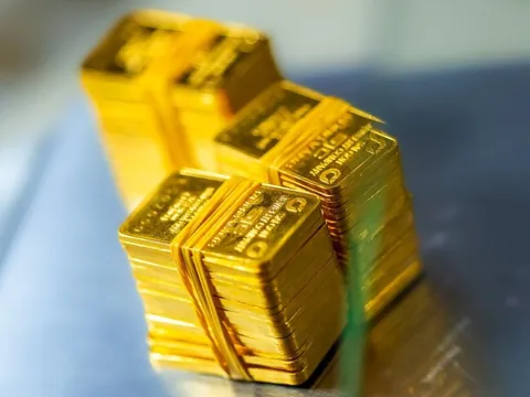 Giá vàng lao dốc cực mạnh, khi nào về mốc 30 triệu đồng/lượng?