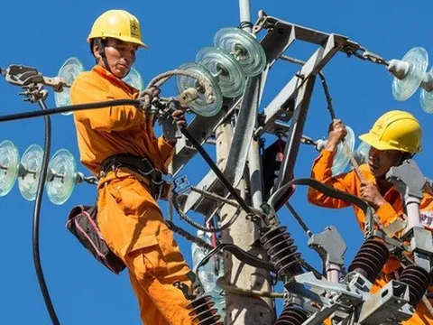 Giá điện có thể tăng thêm 2.200 đồng/kWh