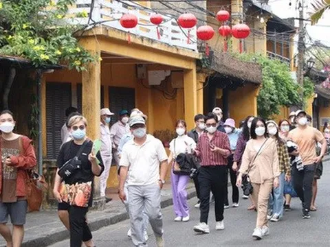 Sức bật từ du khách Việt