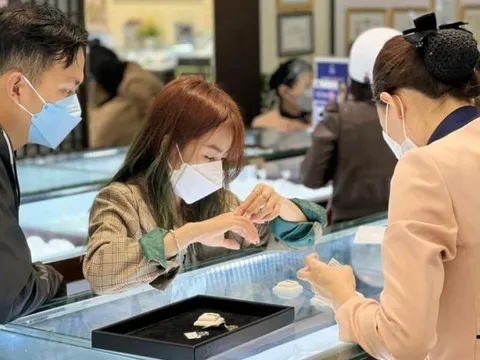 Nữ trang cưới vào mùa