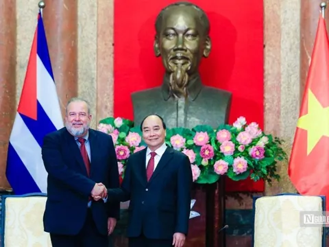 Chủ tịch nước Nguyễn Xuân Phúc hội kiến Thủ tướng nước Cộng hòa Cuba