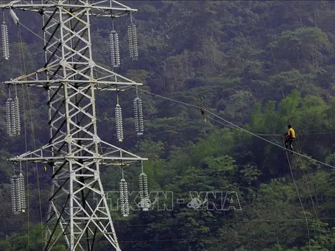 Đóng điện đường dây 220 kV Lào Cai - Bảo Thắng