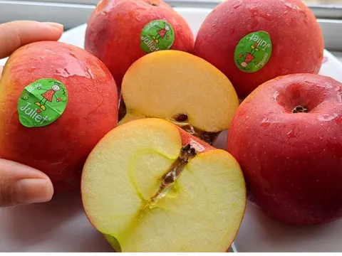 Táo hữu cơ Pháp rẻ chưa từng có, bán “ngập” siêu thị