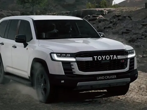 'Xe chủ tịch' Toyota Land Cruiser tăng giá gần 100 triệu đồng