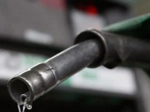 Kiến nghị điều chỉnh giá xăng dầu đúng chu kỳ, bất kể ngày nghỉ