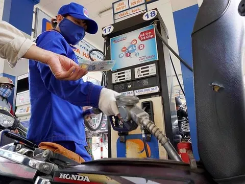 Giá xăng giảm về hơn 20.000 đồng/lít