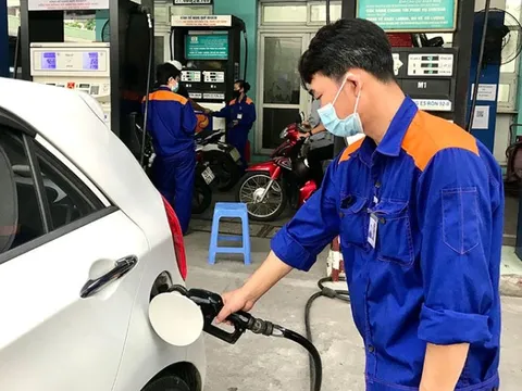 Từ 15h chiều nay, giá xăng tiếp tục giảm lần thứ 4 liên tiếp