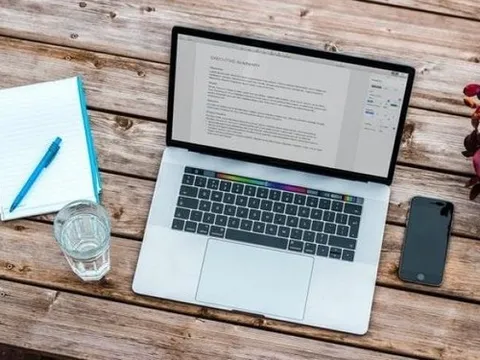 Laptop giảm giá mạnh chỉ còn từ 3 triệu đồng, có nên mua?