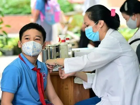 Vụ tìm 579 nhân viên y tế không cho con tiêm vắc xin: Thay vì trách, nên thông cảm