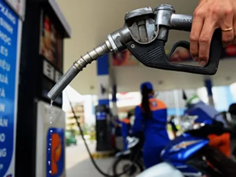 Bộ Tài chính không đồng ý miễn toàn bộ thuế tiêu thụ đặc biệt với xăng