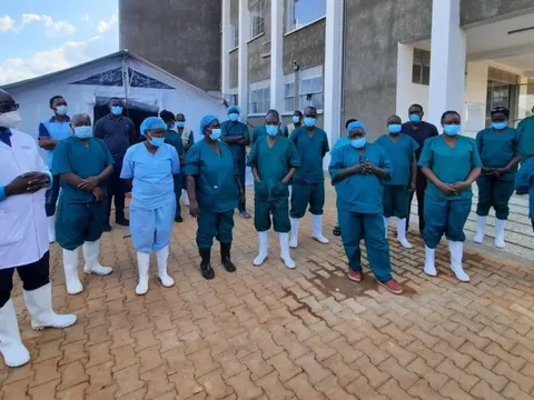 4 nhân viên y tế chết vì Ebola: WHO họp khẩn, Mỹ "phòng thủ" sân bay