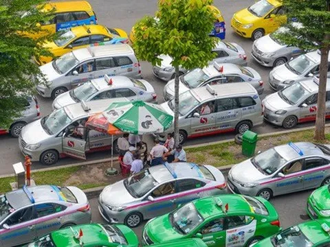 Đau đầu với taxi trá hình 'chặt chém' khách