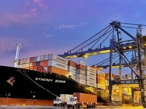 Tàu biển chở container lớn nhất thế giới mở tuyến tới Quảng Ninh