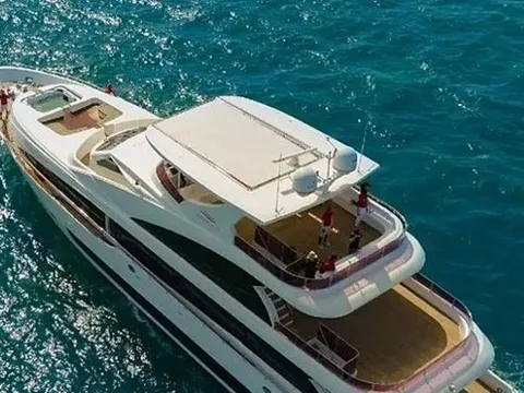 Mê World Cup kiểu nhà giàu Dubai: Thuê du thuyền 20.000 USD/đêm chỉ để xem bóng đá