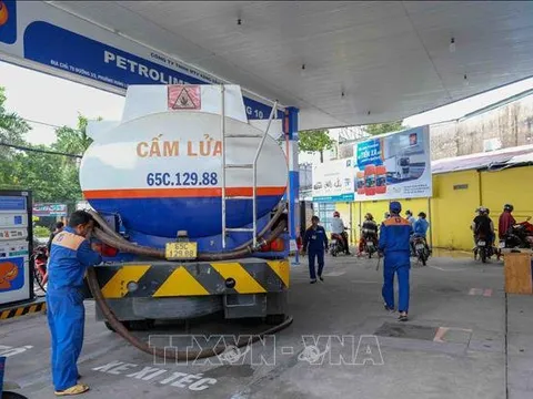 Petrolimex và PVOIL khẳng định tuân thủ sản lượng hợp đồng xăng dầu