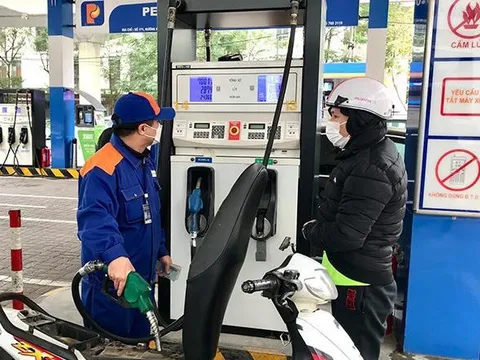 Vì sao Bộ Tài chính không giảm 100% thuế tiêu thụ đặc biệt với xăng?