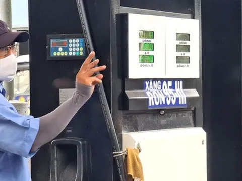 TP.HCM: Hàng loạt cây xăng chỉ bán 30.000 đồng, nhiều nơi hết xăng