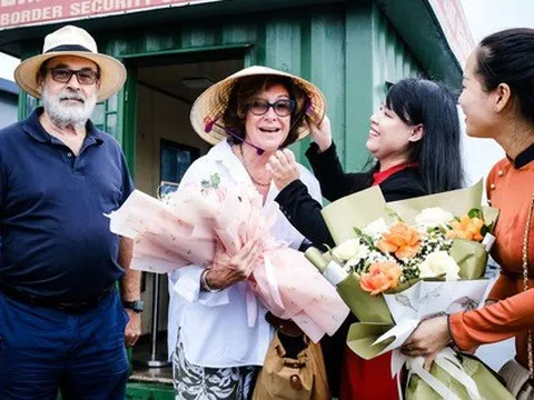 Tàu khách đầu tiên ‘phá băng’ du lịch đường biển cập bờ Đà Nẵng