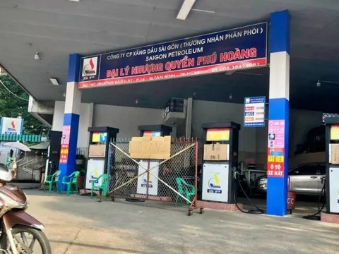 Hàng trăm cửa hàng ở các tỉnh phía Nam hết xăng trong ngày 10/10