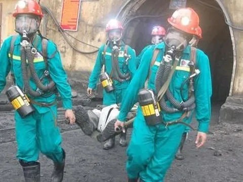Bục túi nước hầm lò, hai công nhân thương vong