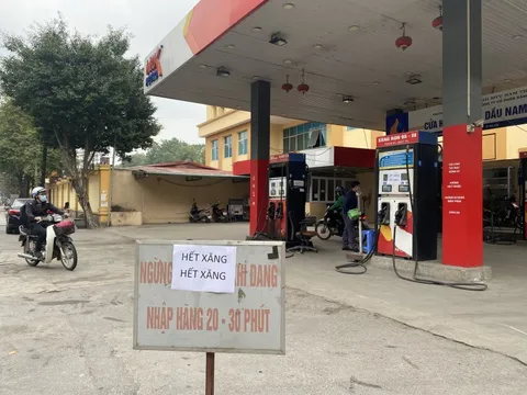 Bộ Công Thương "hoả tốc" mời doanh nghiệp xăng dầu họp về nguồn cung