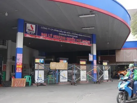 'Cơn khát' xăng chưa hạ nhiệt, lực lượng chức năng kiểm tra từng cửa hàng