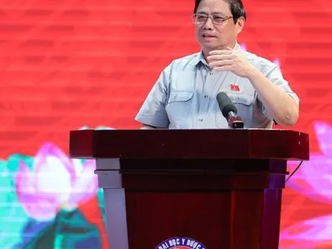 Thủ tướng: Đề xuất nâng lương cơ sở thêm 20,8%; phản ứng linh hoạt hơn trong điều hành xăng dầu