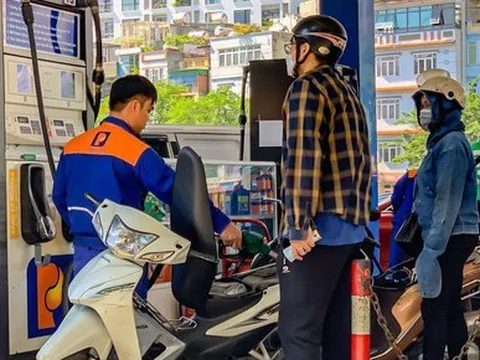 Nhập 100.000m3 xăng dầu chấm dứt 'cơn sốt' chưa từng có tại TPHCM