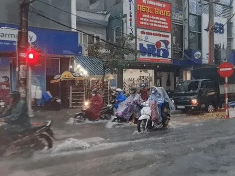 Bão số 5 gây mưa lớn, nhiều tuyến phố ở Đà Nẵng đang ngập sâu