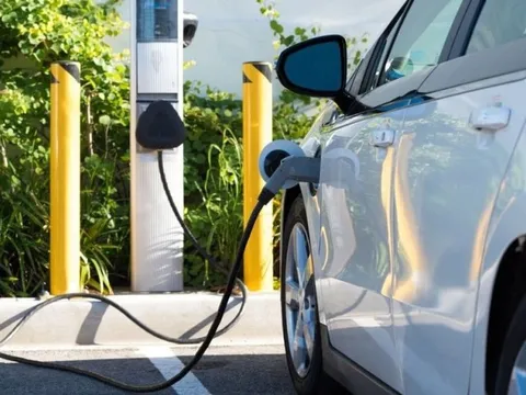 Gỡ nút thắt, tạo cơ chế để xe điện “rộng đường” chạy