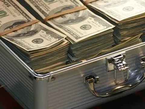 Các Ngân hàng Trung ương đua nhau "tích" tiền mặt phòng khi cần cứu đồng nội tệ