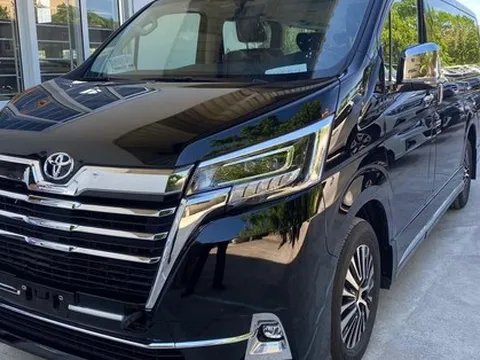 Cặp đôi minivan tiền tỷ của Toyota rút khỏi Việt Nam: Rộng sân cho Transit, Carnival