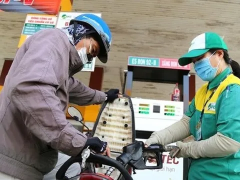 Bất ổn thị trường xăng dầu: Kinh nghiệm thế giới – Bài học cho Việt Nam