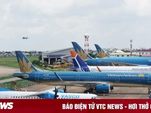 Cấm bay hai hành khách gây rối và hút thuốc lá trên máy bay